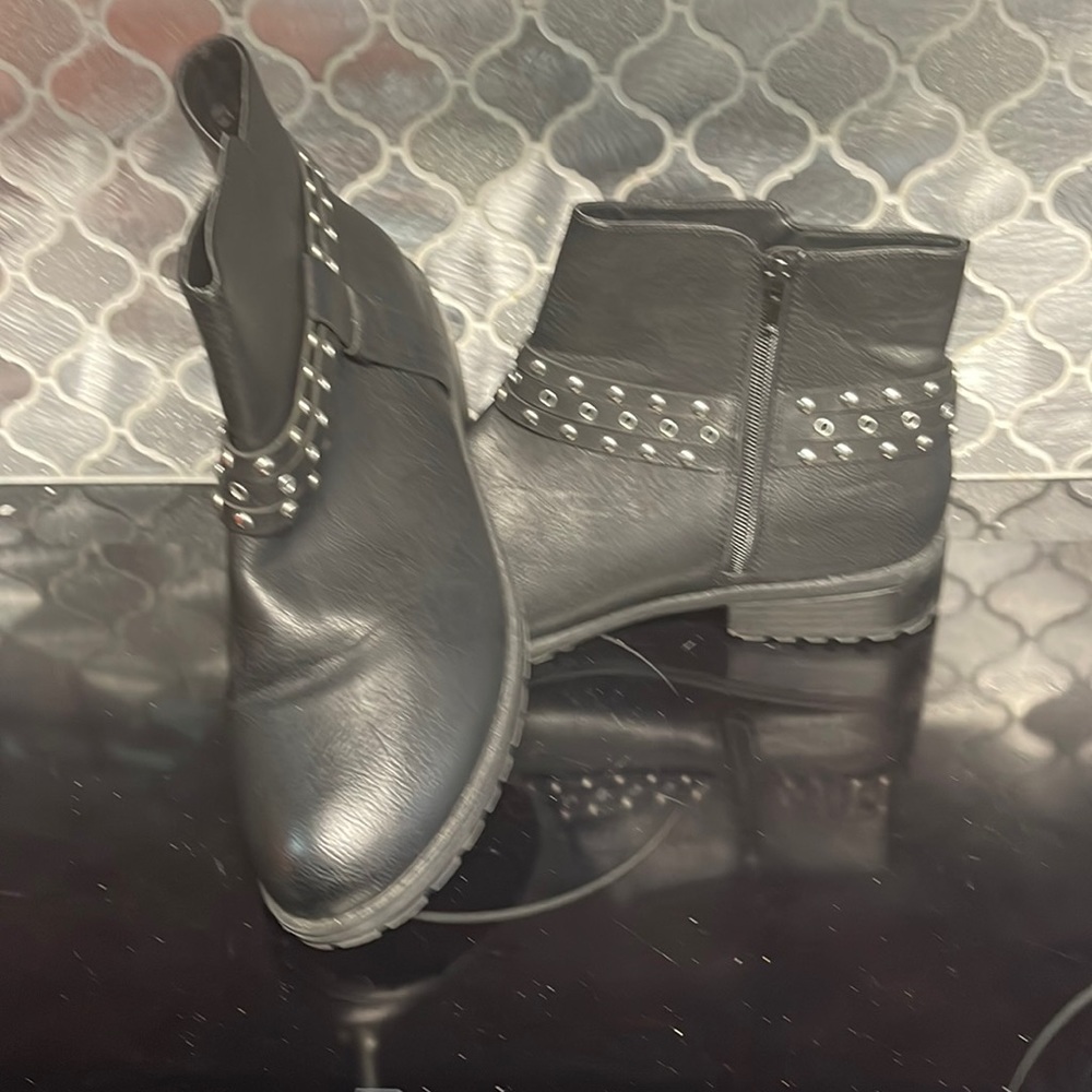 Land Bryant black studded booties 12w